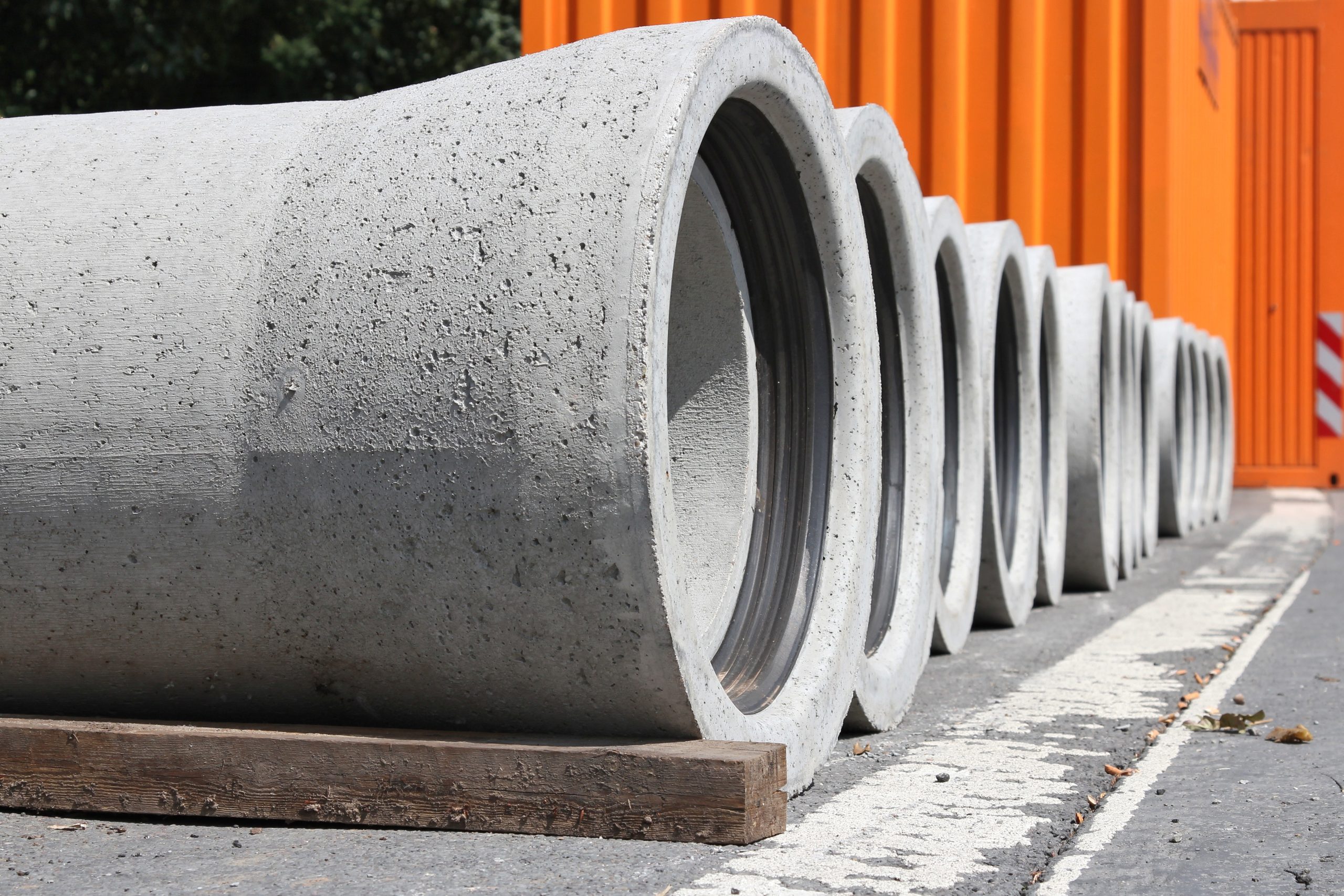 Betonrohre auf Baustelle